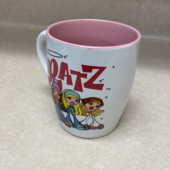 Bratz White mug 2023 - Picture 2 of 4